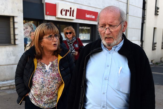 PIP Director Jean-Claude Maas is approached by a woman in court in Aix-en-Provence (2015).