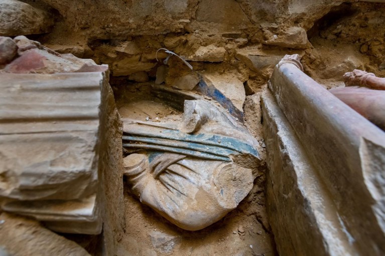 Archaeologists discover a treasure trove of tombs and statues beneath the burning Notre Dame