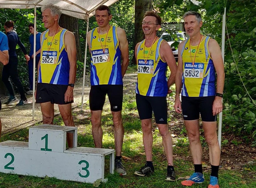 Arak veterans have improved the Belgian record in the 800m relay. 