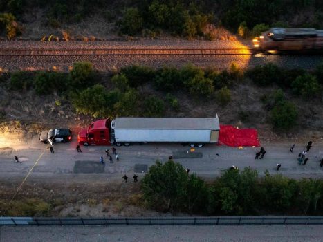 "Steak seasoning was supposed to cover up the stench of dead immigrants in a Texas truck" |  Abroad