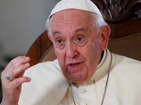 Pope denies rumors of possible resignation abroad