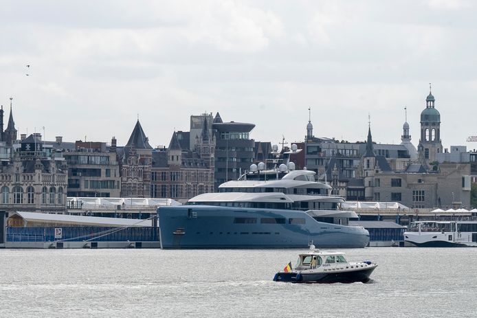 The majestic yacht - the ship even has Padel Court on board - is owned by British billionaire and Tottenham chairman Joe Louis (85).