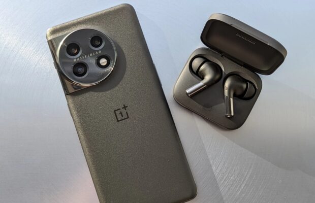 OnePlus 11 and OnePlus Buds Pro 2