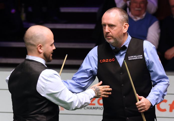 Mark Williams (right) congratulates Luca Brecel (left) on his victory in the second round